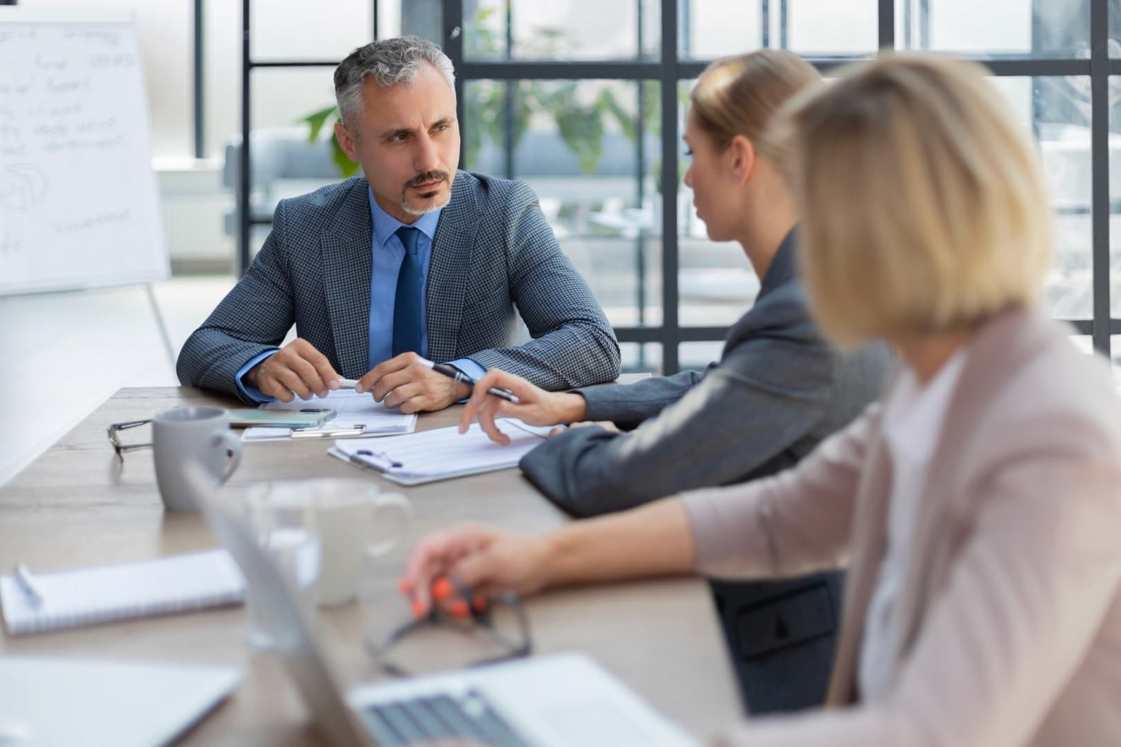 Zapewniamy profesjonalne wsparcie dla kadry managerskiej w procesie transformacji ścieżki kariery zawodowej.
